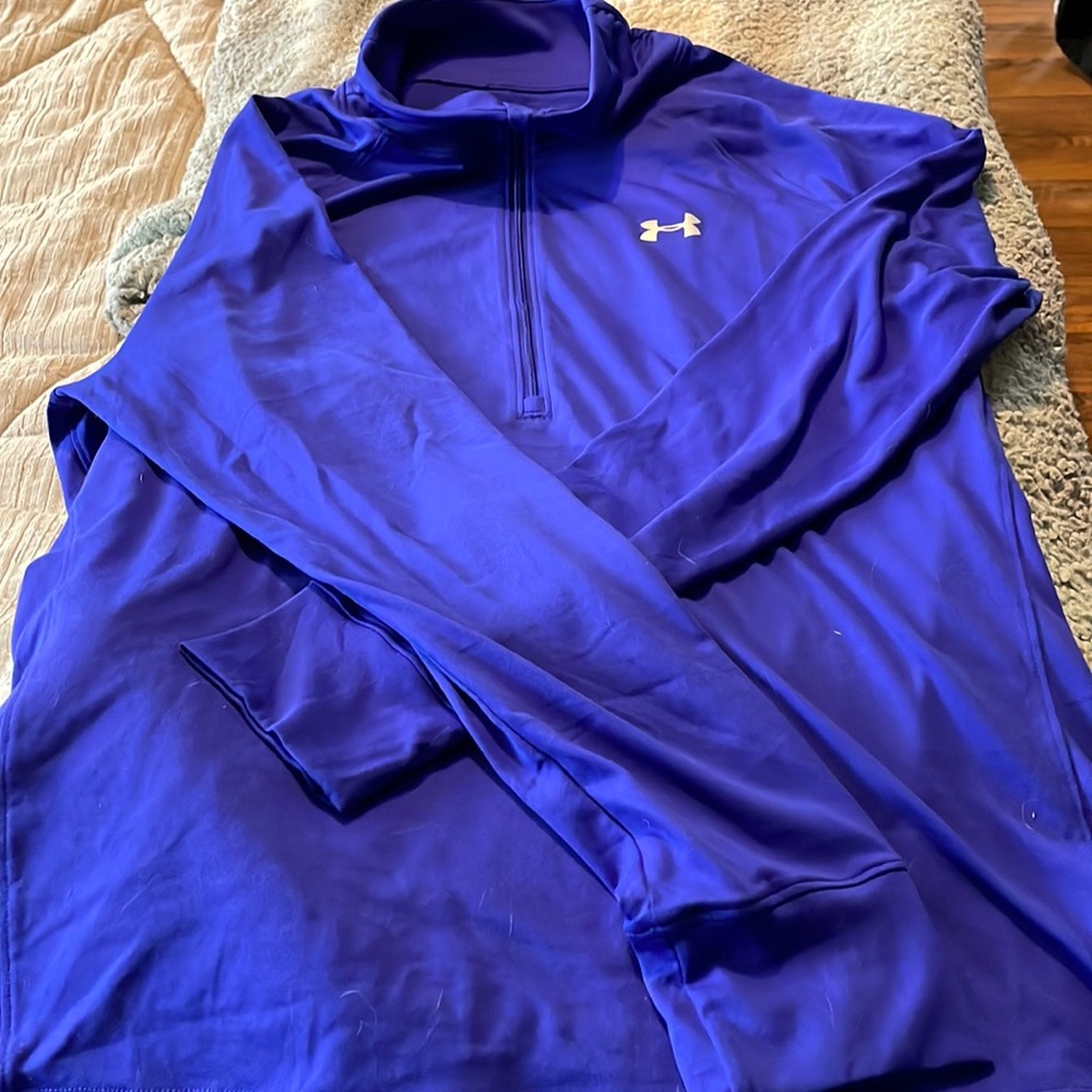 Under Armour Long Sleeve Women’s Tee. Semi- fitted All-season-gear style.